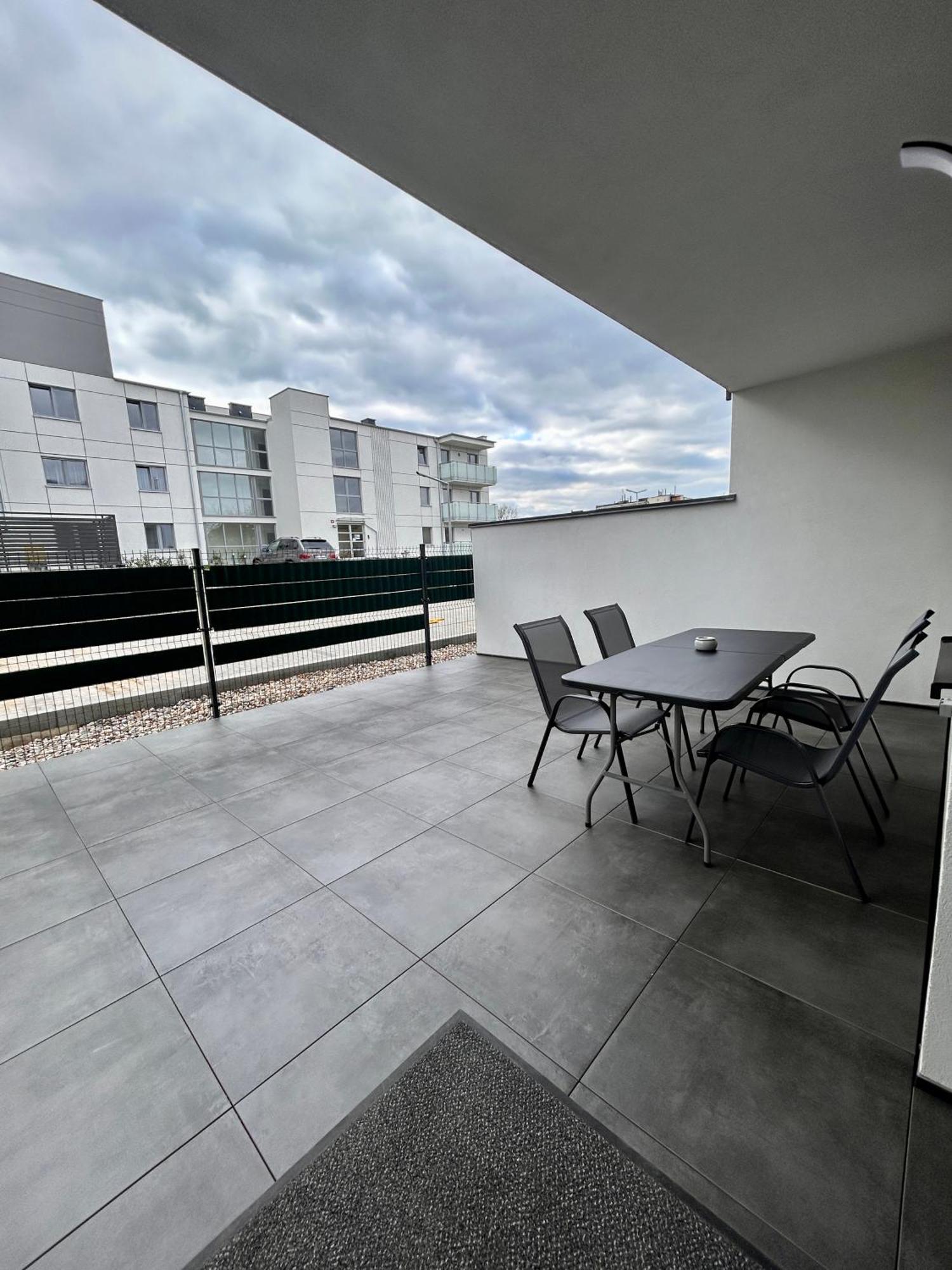 Boleslaviaapartments - Apartament Merci 4, Private Parking Free, Air Condition Болеславец Экстерьер фото